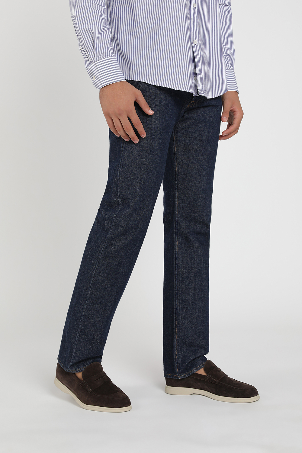 תמונת כל הלוק של נעלי מוקסינים